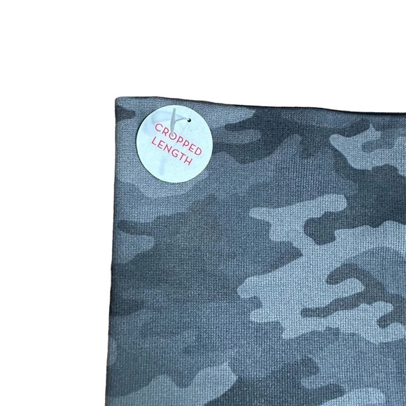 NWT SPANX Look At Me Now Cropped Leggings in Sage Camo.  Sz: Large - Picture 5 of 7